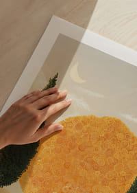 Un paisaje de ensueño con patrones espirales dorados-5