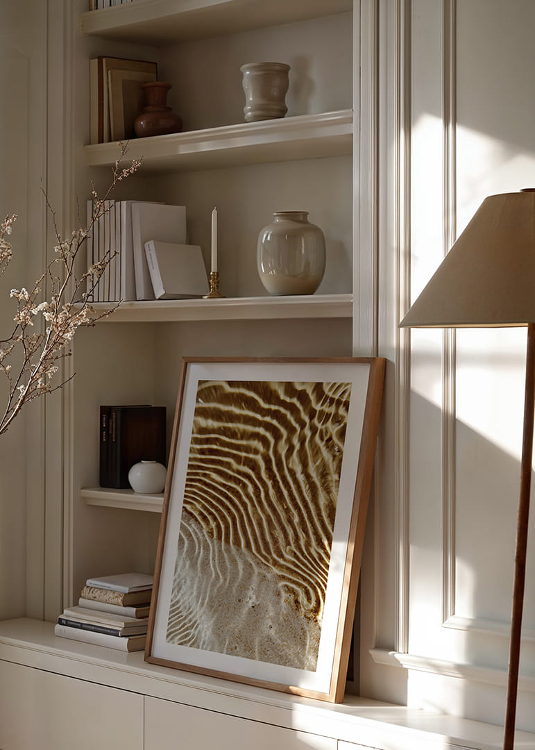 Las ondas doradas crean un patrón tranquilo y armonioso.-12