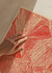 Textura dinámica en rojo intenso que llama la atención de inmediato.-3