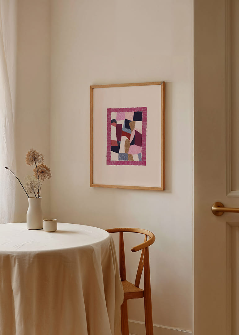 Las coloridas formas geométricas crean una vibrante sinfonía visual.-12