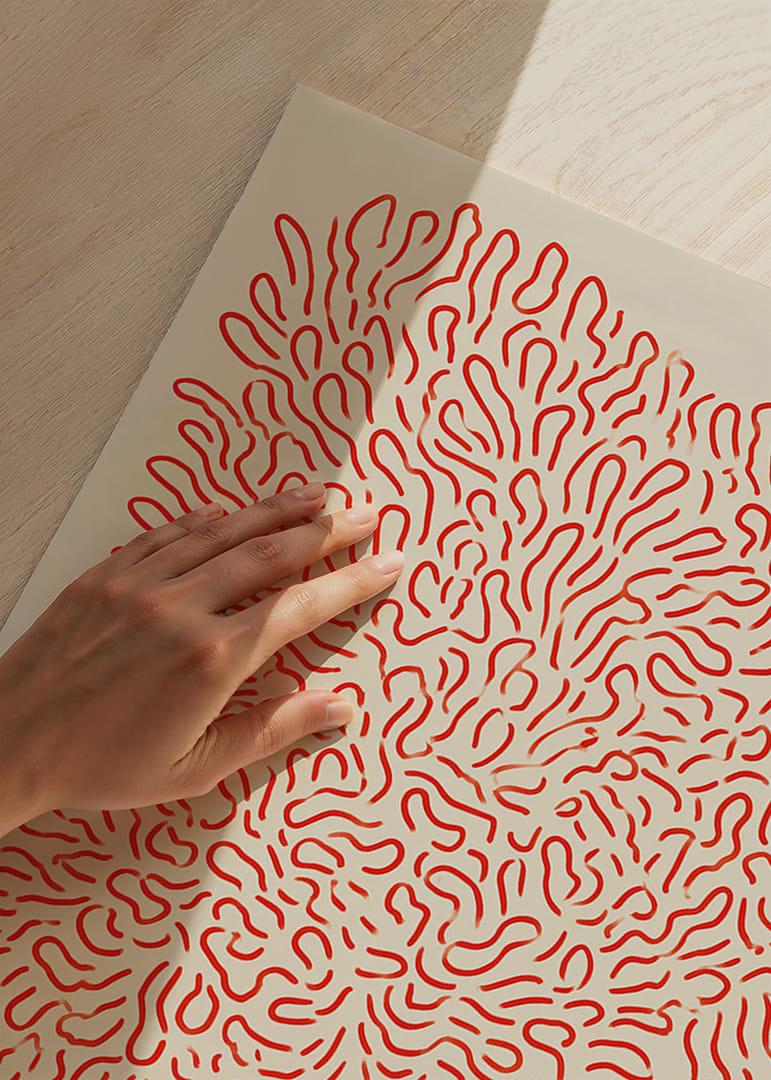 Un patrón arremolinado de líneas rojas sobre un fondo claro-12