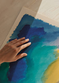 Los tonos de color intensos crean una obra de arte armoniosa.-3