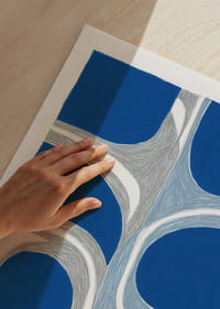 Este póster transmite una modernidad elegante y una armonía atemporal.-3