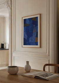 La sinfonía de tonos azules crea una habitación tranquila y elegante.-4