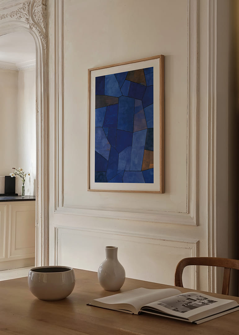 La sinfonía de tonos azules crea una habitación tranquila y elegante.-12