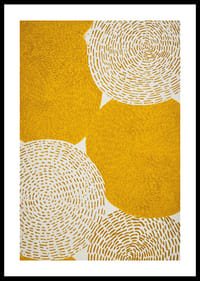 Cálidos círculos dorados en movimiento armonioso-0