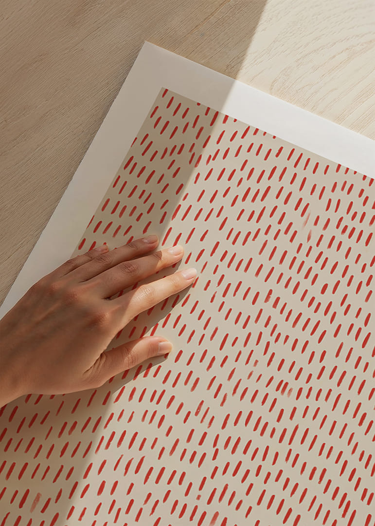 Uma dança vibrante de pontos vermelhos sobre um fundo calmo.-12