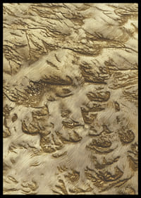 Las dunas de arena dorada crean un paisaje desértico de ensueño-2