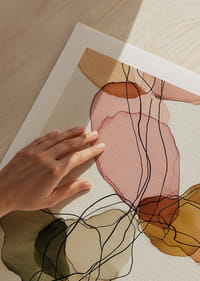 Aventura en colores otoñales con líneas gráciles y tonos suaves-5