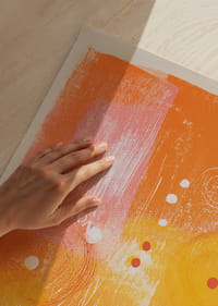 Napos színekkel díszített absztrakt poszter élénk ragyogást kölcsönöz-3