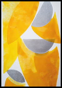 Az arany árnyalatú absztrakt formák vizuális egyensúlyt teremtenek-2