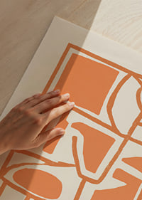 Un motif chaleureux et lumineux de formes géométriques-3