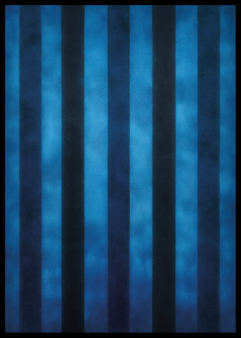 Las rayas azul oscuro crean un patrón hipnótico-12