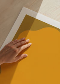 Eine goldene Form vor einem sanften Hintergrund erzeugt Wärme-5