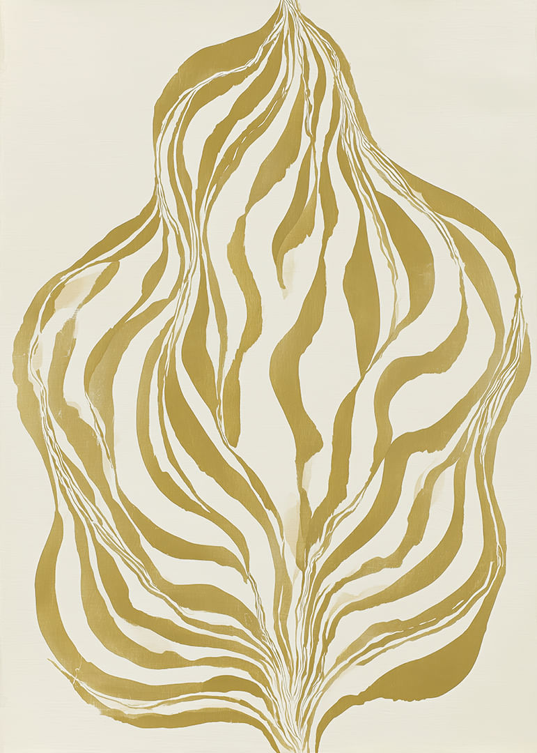 Líneas doradas serpentean en un patrón ondulado-12