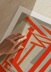 Spilgtas sarkanas līnijas rada spilgtu kustību un līdzsvaru-5