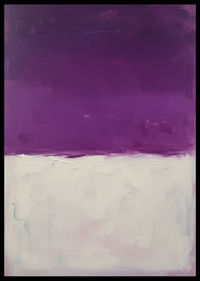 Una transición armoniosa entre el morado intenso y el blanco suave-2