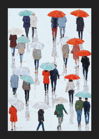 Färgglada paraplyer speglar sig lekfullt i den regnvåta gatan-5