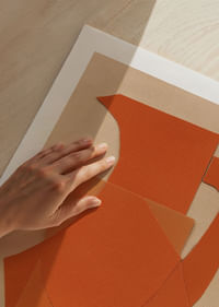 Abstrakta terakotas forma rada siltu un izsmalcinātu sajūtu.-5