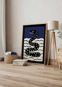 Un serpent mystérieux se faufile à travers les vagues-2