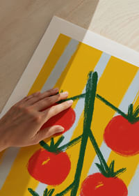 Rametto di pomodoro colorato su sfondo dorato.-5