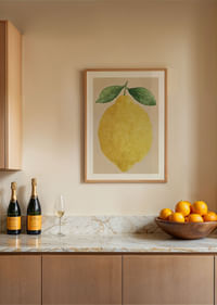 Un limone succoso diffonde gioia e freschezza.-4