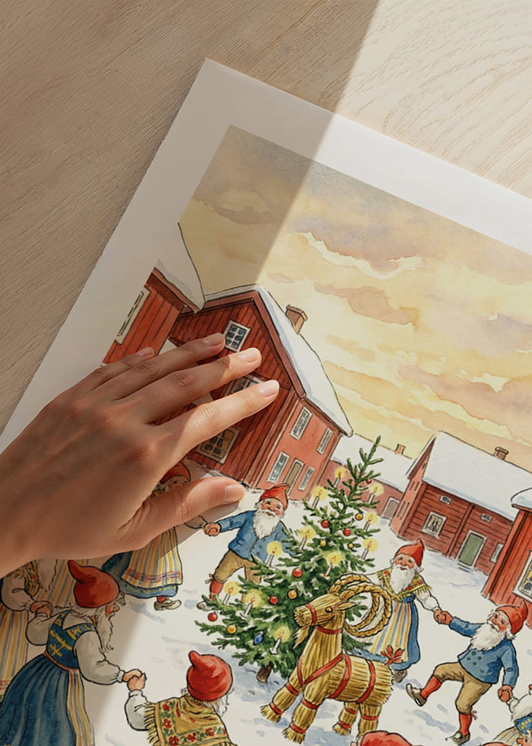 Julstämning med tomtar som dansar runt granen-12