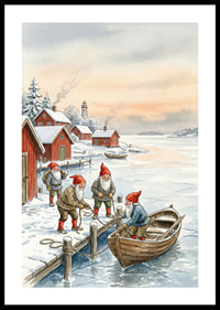 Julstämning vid bryggan med tomtar mot en vinterhimmel-0