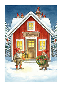 Tomtar välkomnar med krans och lykta i vintersnö-1