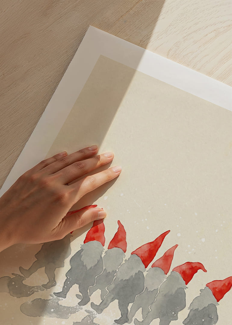 Charmante elfjes die in een rij lopen met rode hoeden-12