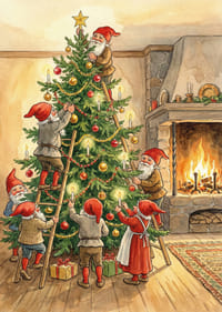 Tomtar i lycklig samvaro runt julgranen vid eldstaden-3