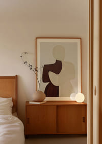 Zwei Silhouetten in harmonischer Umarmung.-4