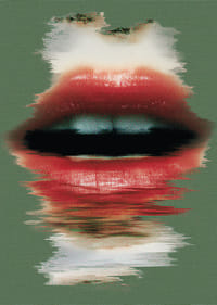 Výrazné červené pery na zelenom pozadí vytvárajú dramatický dojem.-3