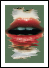 Výrazné červené pery na zelenom pozadí vytvárajú dramatický dojem.-0