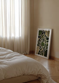 Zelená mozaika spája prírodu a eleganciu v krásnom vzore.-2