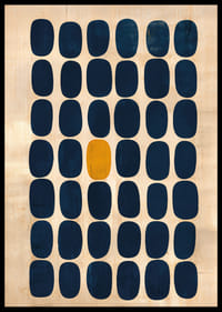 Der Kontrast der blauen Rechtecke vor dem goldenen Hintergrund ist faszinierend.-2