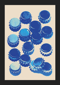 Las gorras azules en un llamativo estilo pop art crean un elemento llamativo y único.-5