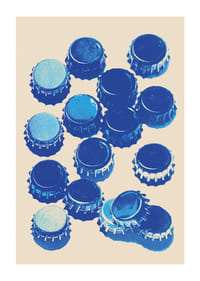 Modré čiapky v výraznom pop art štýle vytvárajú jedinečný pútavý prvok.-1