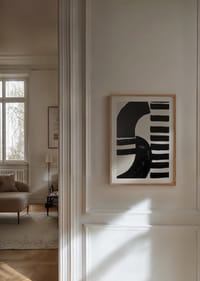 Schwarz-weiße Formen in perfekter Balance verleihen dem Ganzen ein stilvolles Flair.-4