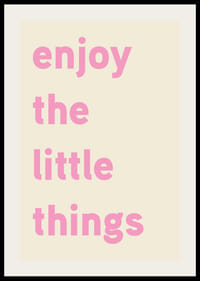 Un texte rose pâle sur fond beige offre une inspiration chaleureuse.-2