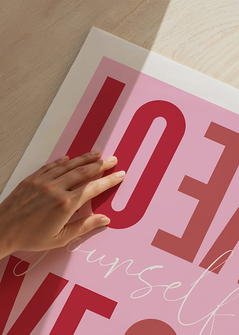 Uma mensagem carinhosa em cor-de-rosa que inspira amor próprio.-12