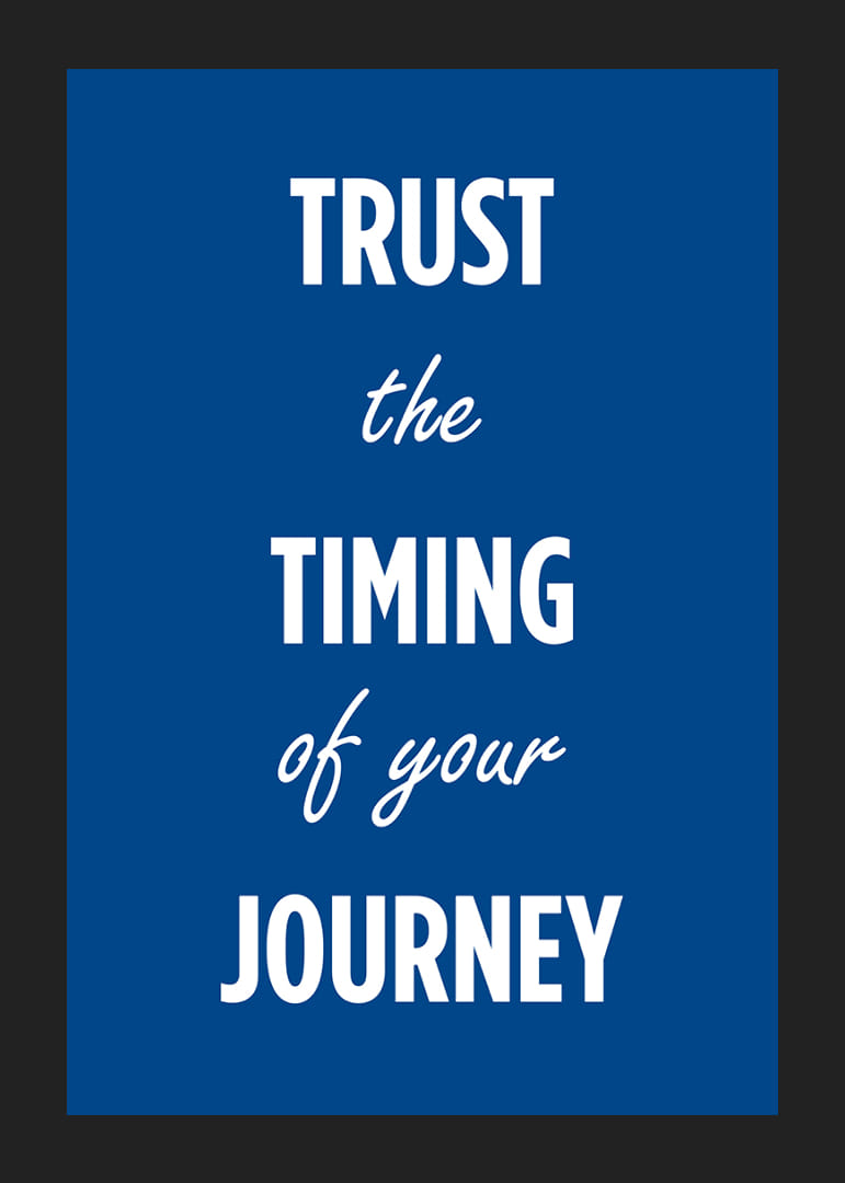 Inspirerande citat mot en djupblå bakgrund.-12