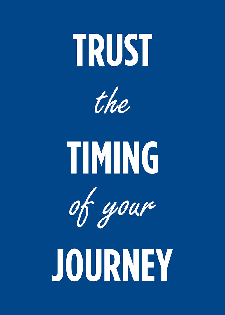 Frase inspiradora sobre um fundo azul escuro.-12