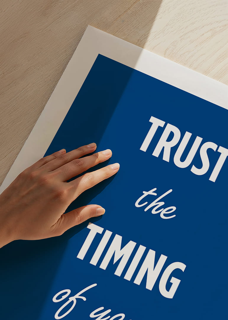 Frase inspiradora sobre um fundo azul escuro.-12