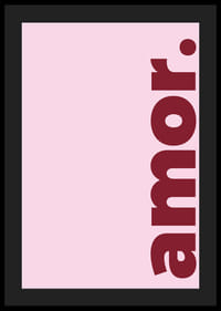 Mjukt rosa bakgrund med ordet 'amor' i djärvt rött.-4