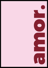 Mjukt rosa bakgrund med ordet 'amor' i djärvt rött.-2