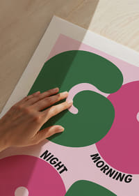 Färgglad poster med lekfulla former för morgon och natt.-5