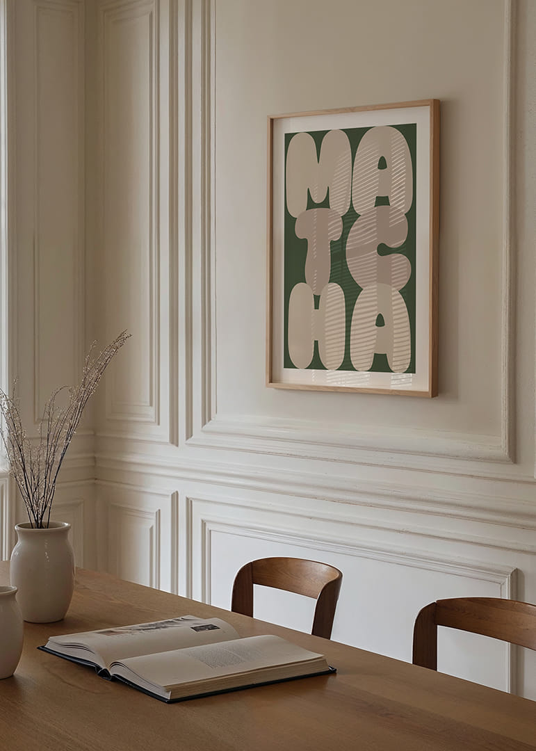 Stilren poster med ordet 'MATCHA' i jordnära färger.-12