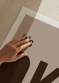 Stilren poster med ett lugnande budskap i mjuka jordtoner.-5