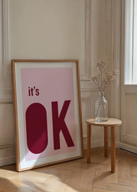 Rosa och röd poster med ett lugnande budskap.-4